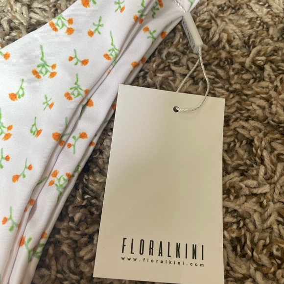 NWT Floralkini swimsuit - Picture 5 of 5